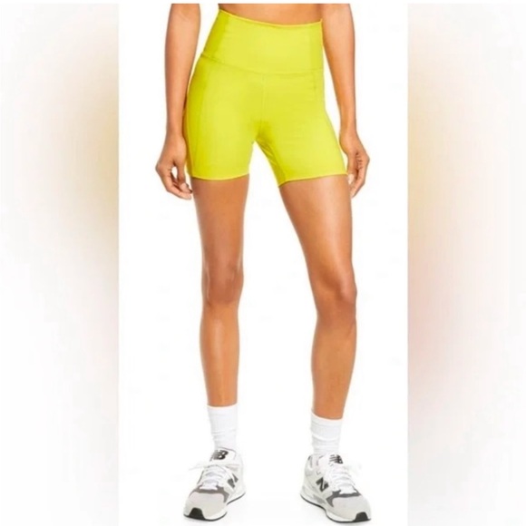 Girlfriend Collective Compression High-Rise Bike Short - Picture 3 of 13